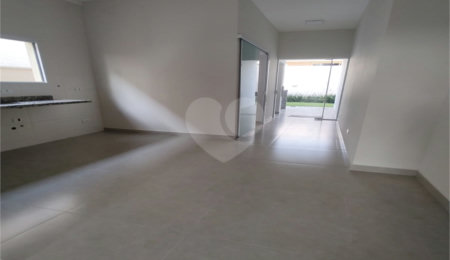 Casa à venda com 3 quartos, sendo 1 suíte, no condomínio Atibaia Park 1, Atibaia - SP
