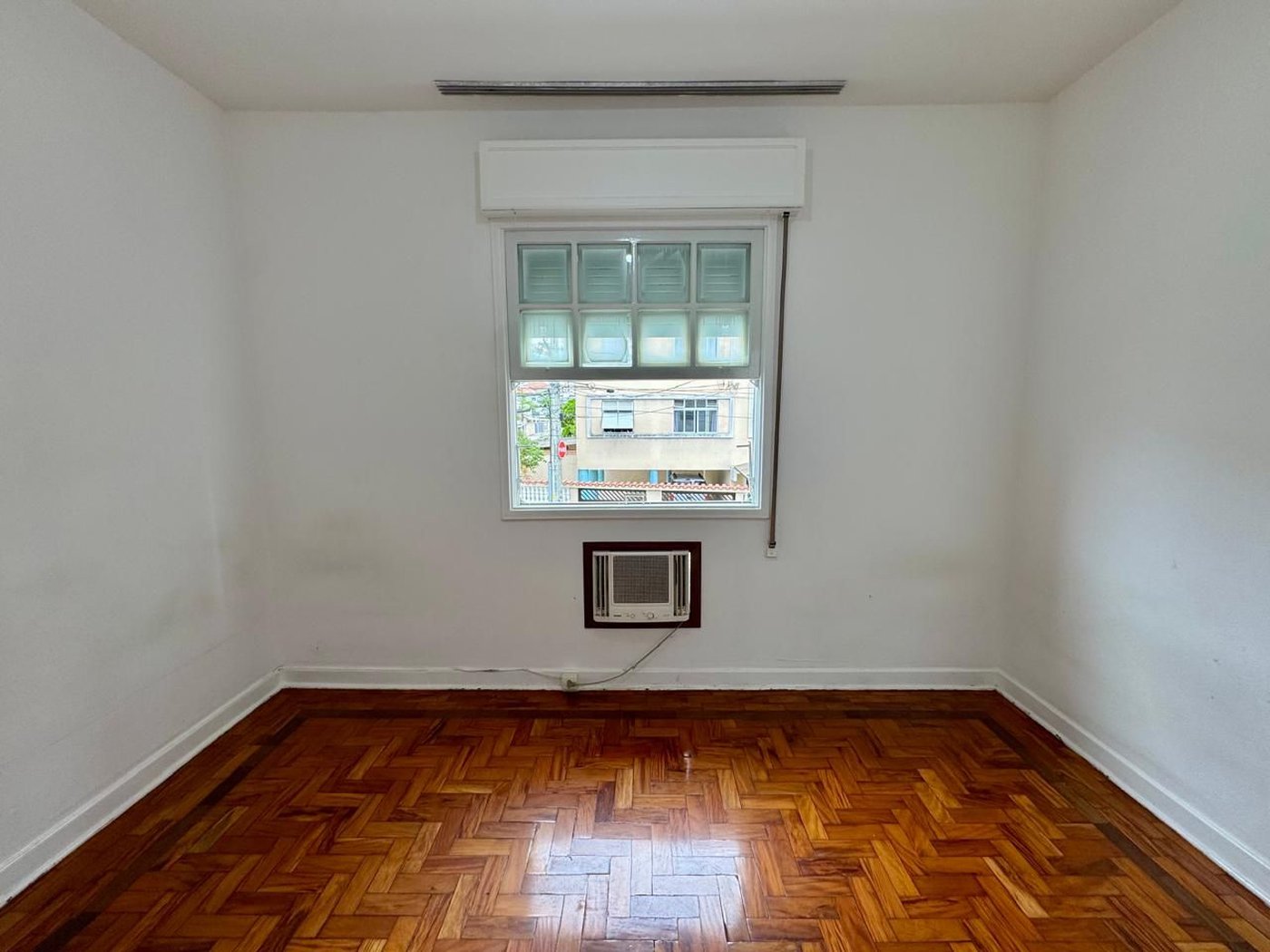 CASA AMPLA COM QUINTAL  150m² - 1.799.000,00 - Aparecida - Santos/SP