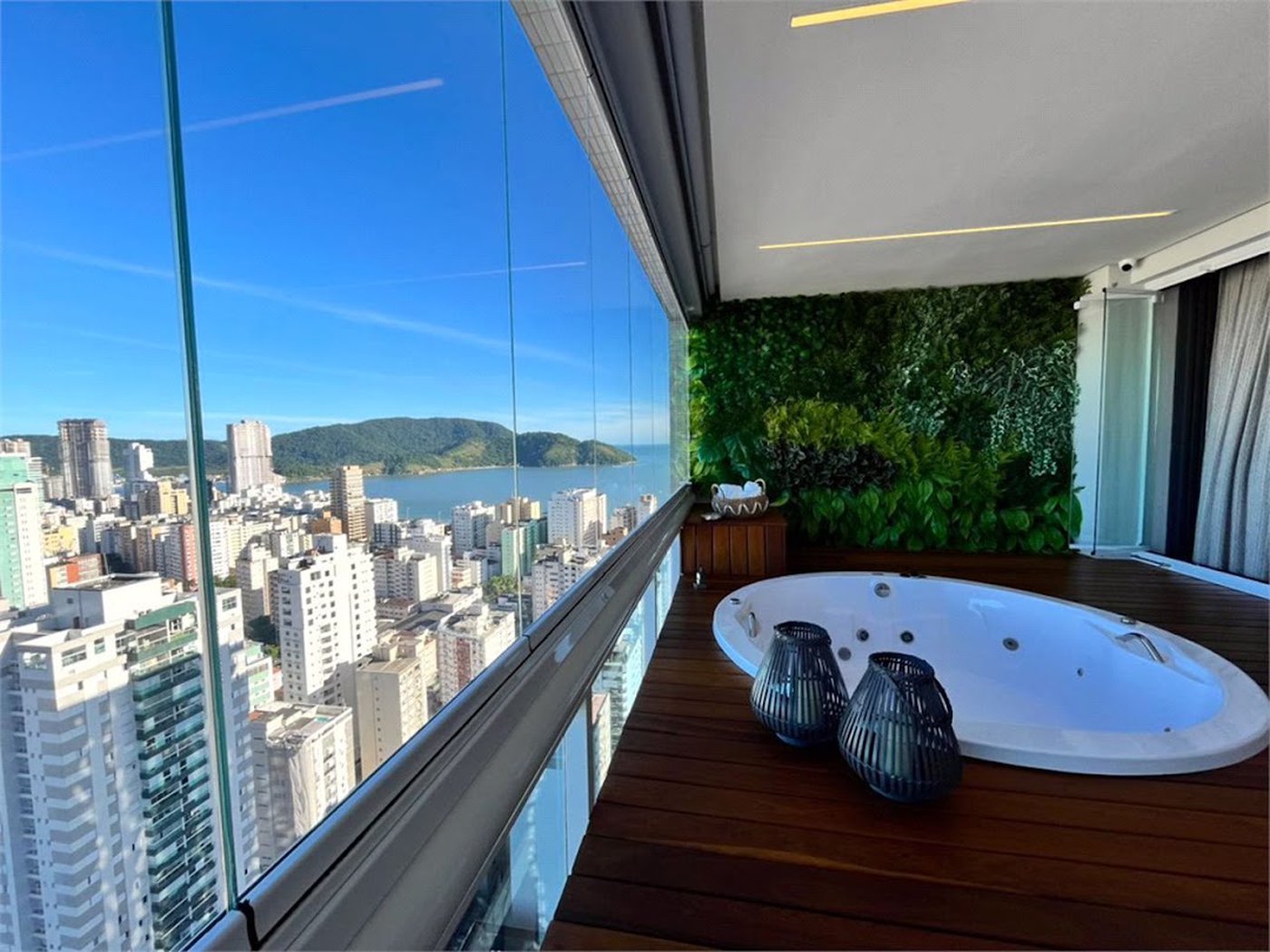 Apartamento com 1 quarto com hidromassagem e vista para o mar à venda em Aparecida - SP