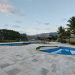 Casa à venda ou para alugar com 5 quartos, sendo 3 suítes, no condomínio Figueira Garden, Atibaia - SP