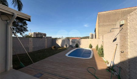 Casa à venda com 4 quartos, sendo 1 suíte,  em Atibaia Jardim, Atibaia, SP