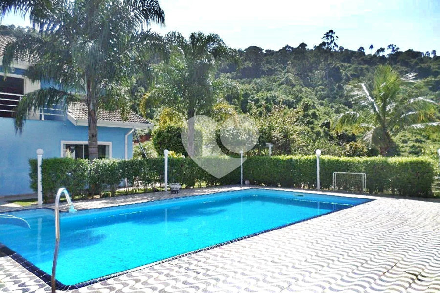 Casa à venda com 6 quartos, sendo 5 suítes,  no condomínio Conjunto Residencial Itaguaçu, São Paulo - SP