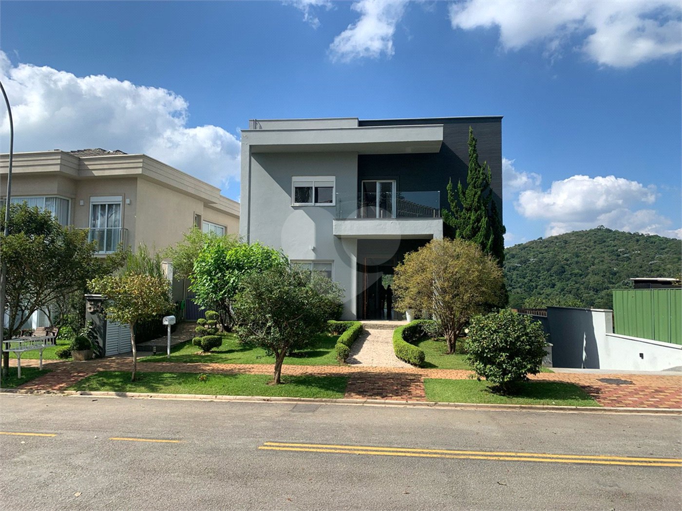 Casa à venda ou para alugar com 4 suítes no condomínio Residencial Gênesis 1, Santana de Parnaíba - SP