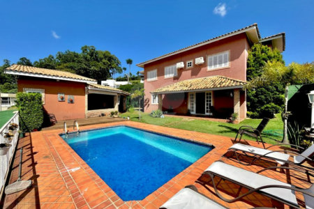 Casa à venda com 5 quartos, sendo 3 suítes, no condomínio Santa Teresa 1, Vinhedo - SP