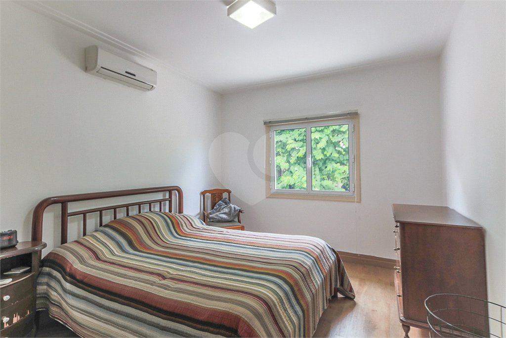 Sobrado à venda com 5 quartos, sendo 4 suítes, em Brooklin Velho, São Paulo, SP