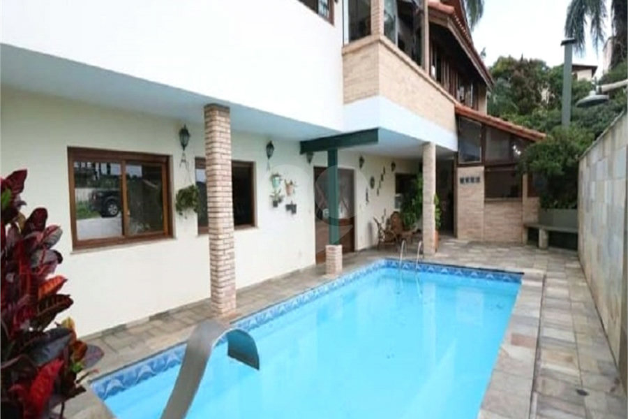 Sobrado à venda com 4 quartos, sendo 2 suítes, em Tremembé, São Paulo, SP