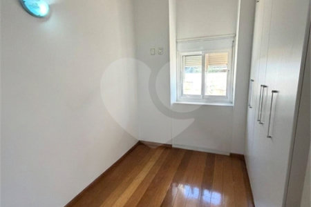 Casa à venda com 4 quartos, sendo 2 suítes, no condomínio Milennium, Valinhos - SP