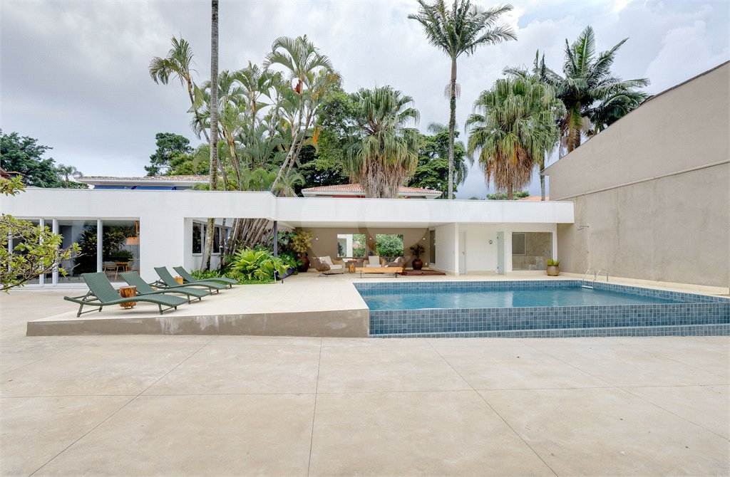 Casa Térrea à venda ou para alugar com 4 suítes em Alto da Boa Vista, São Paulo, SP