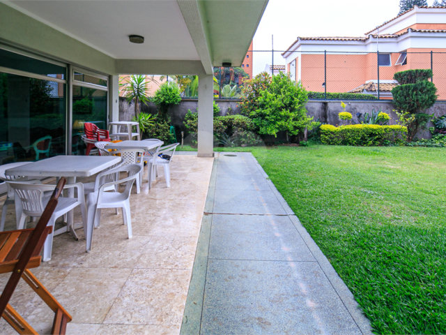 Casa Térrea à venda com 4 quartos, sendo 1 suíte,  em Alto da Boa Vista, São Paulo, SP