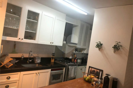 Apartamento à venda com 3 quartos, sendo 1 suíte, em Jardim Parque Morumbi, São Paulo, SP