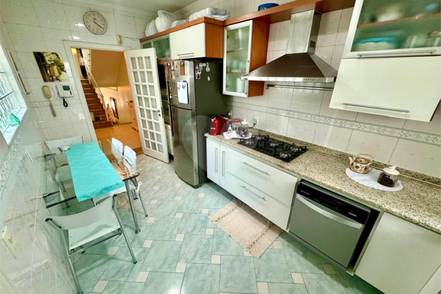 Sobrado à venda com 5 quartos, sendo 4 suítes, em Santana, São Paulo, SP