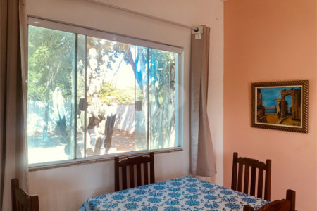 Casa em condomínio para alugar com 2 quartos, sendo 1 suíte, em Caravelas, Armação dos Búzios, RJ