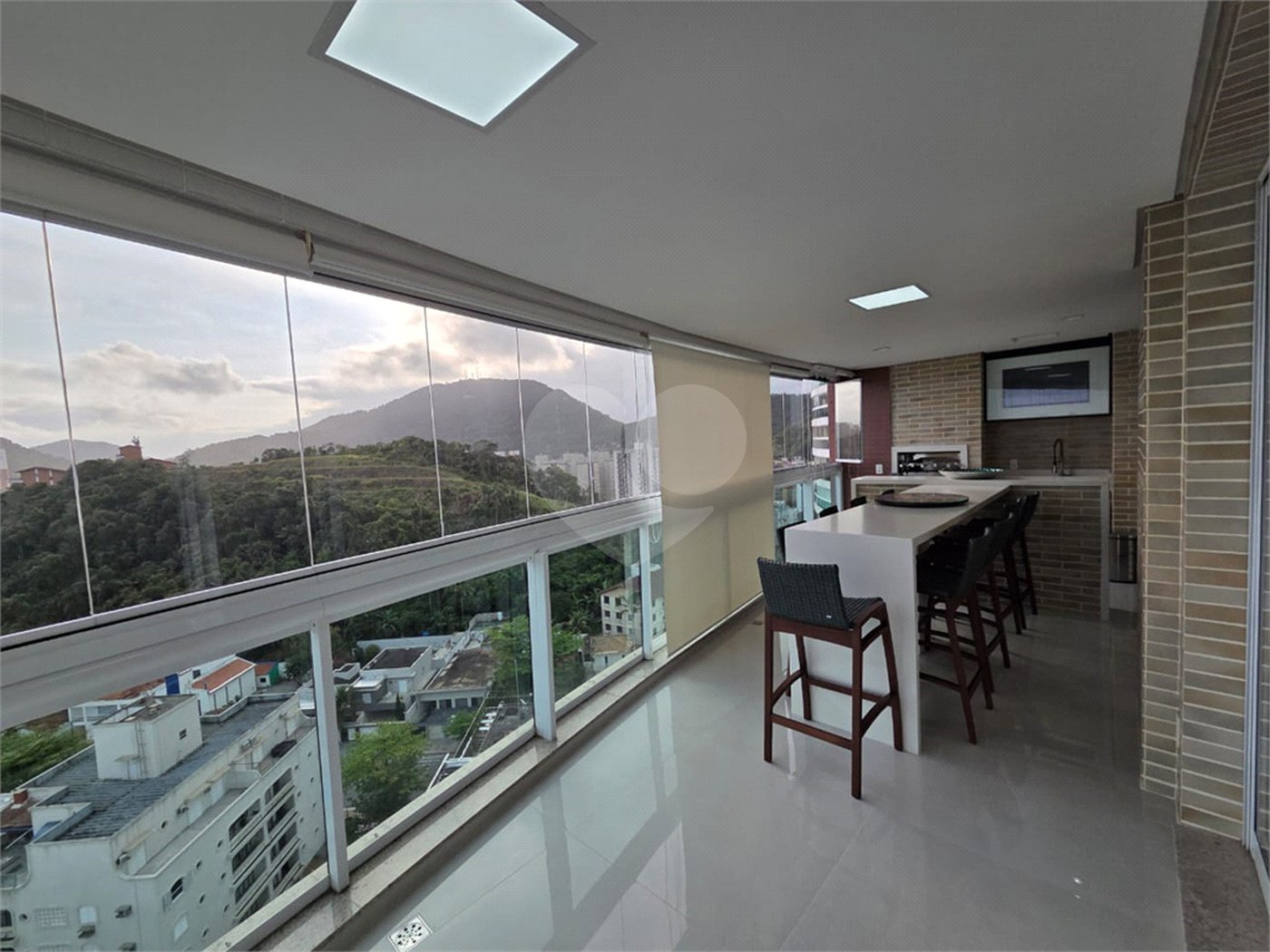 Apartamento à venda com 4 quartos, sendo 2 suítes, em Enseada, Guarujá, SP