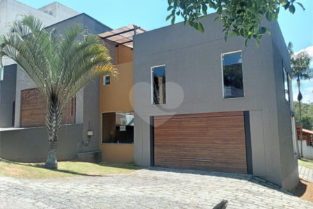Casa à venda com 2 quartos, sendo 3 suítes,  no condomínio Aruã, Mogi das Cruzes - SP