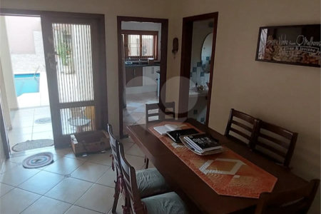 Sobrado à venda com 3 suítes em Jardim Regina, Indaiatuba, SP