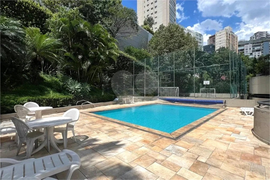 Apartamento à venda com 3 quartos, sendo 1 suíte,  em Vila Madalena, São Paulo, SP