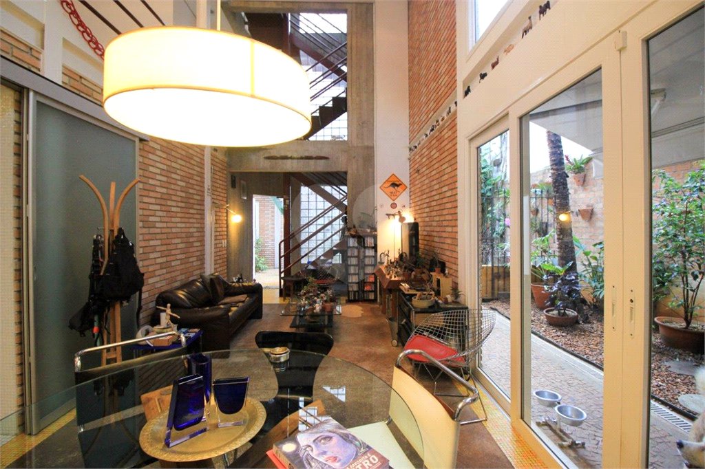 Casa à venda ou para alugar com 5 quartos, sendo 3 suítes, em Vila Madalena, São Paulo, SP