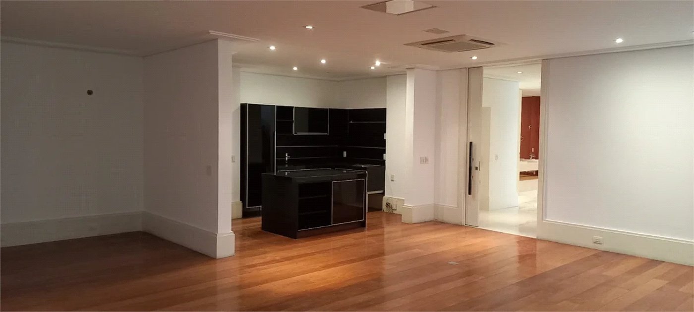 Sobrado à venda ou para alugar com 7 quartos, sendo 4 suítes, em Cidade Jardim, São Paulo, SP