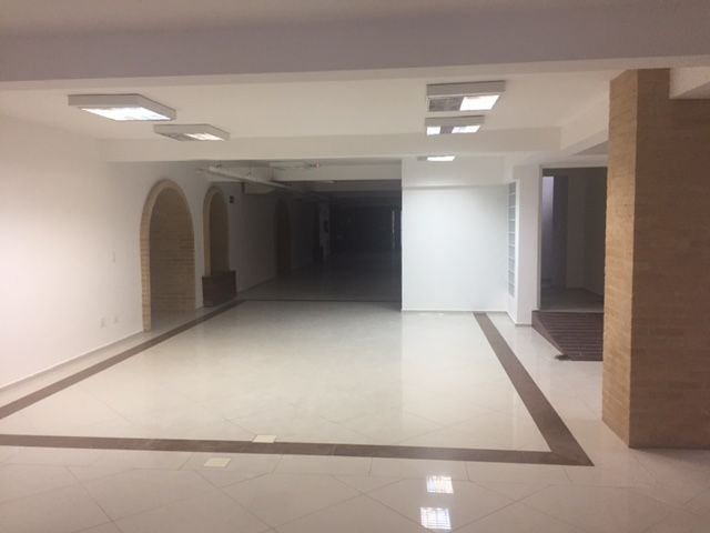 Prédio Comercial de Grande Porte no Centro Histórico de Santos para Venda Ou Aluguel