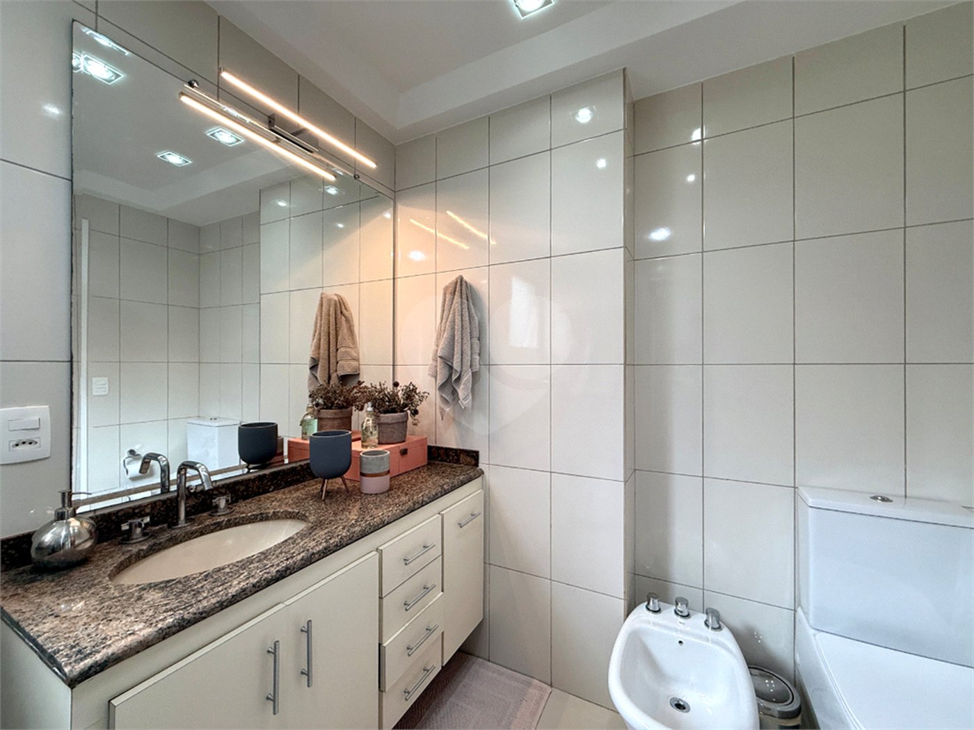 Apartamento à venda com 3 suítes em Campo Belo, São Paulo, SP