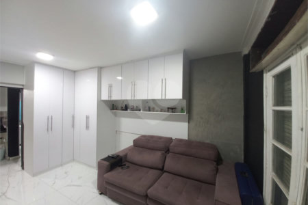 Apartamento à venda no bairro Bela Vista.