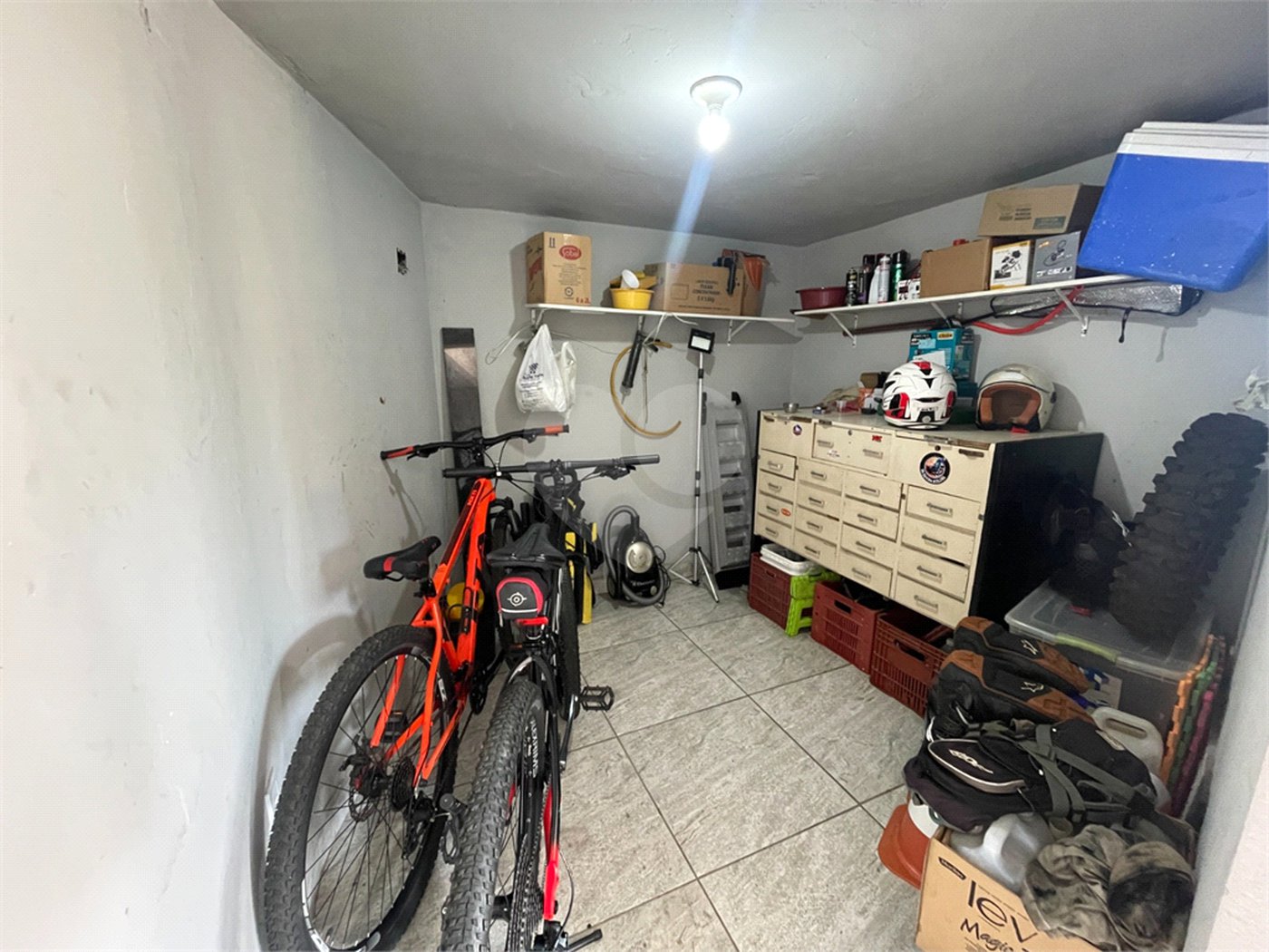 Casa à venda com 4 quartos, sendo 1 suíte, no condomínio Horto Florestal II, Sorocaba - SP
