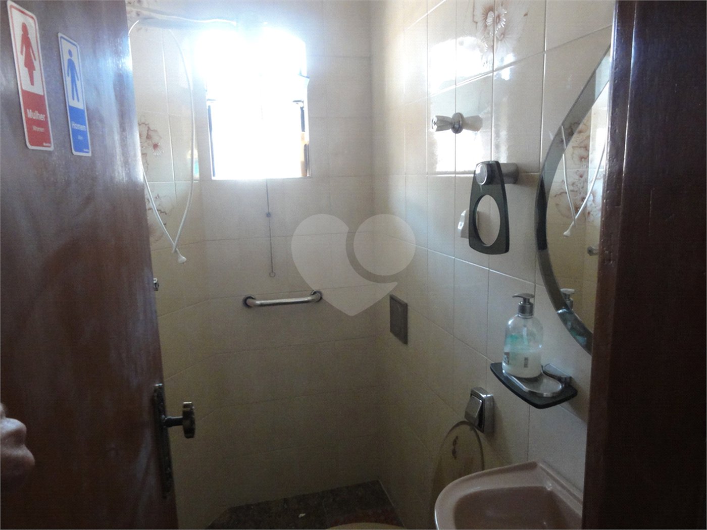 Sobrado à venda com 6 quartos, sendo 4 suítes, em Tremembé, São Paulo, SP