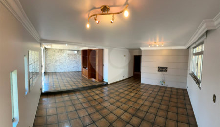 Casa à venda com 3 quartos, sendo 1 suíte,  em Bosque da Saúde, São Paulo, SP