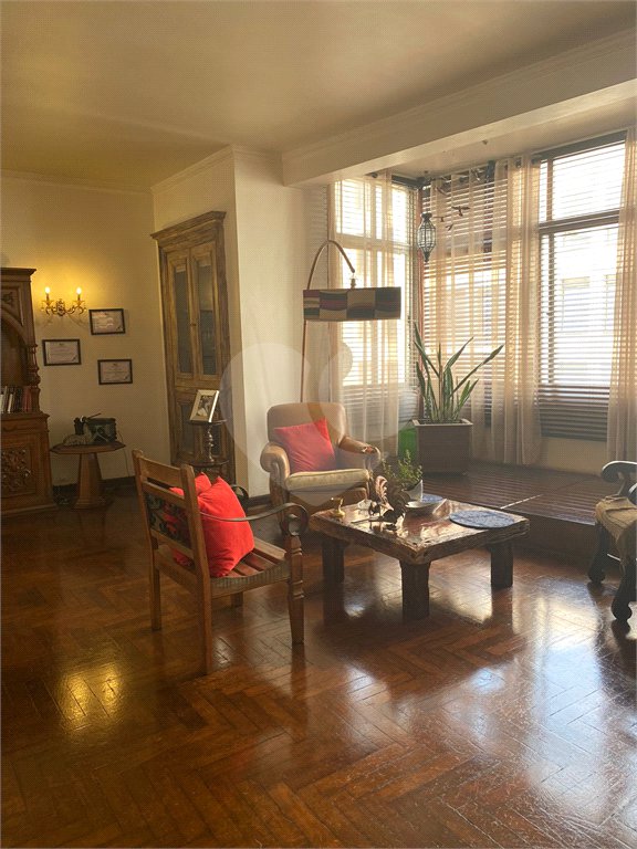 Apartamento à venda com 3 quartos, sendo 1 suíte,  em República, São Paulo, SP