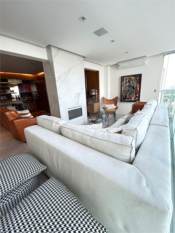 Apartamento à venda com 3 suítes em Barra Funda, São Paulo, SP