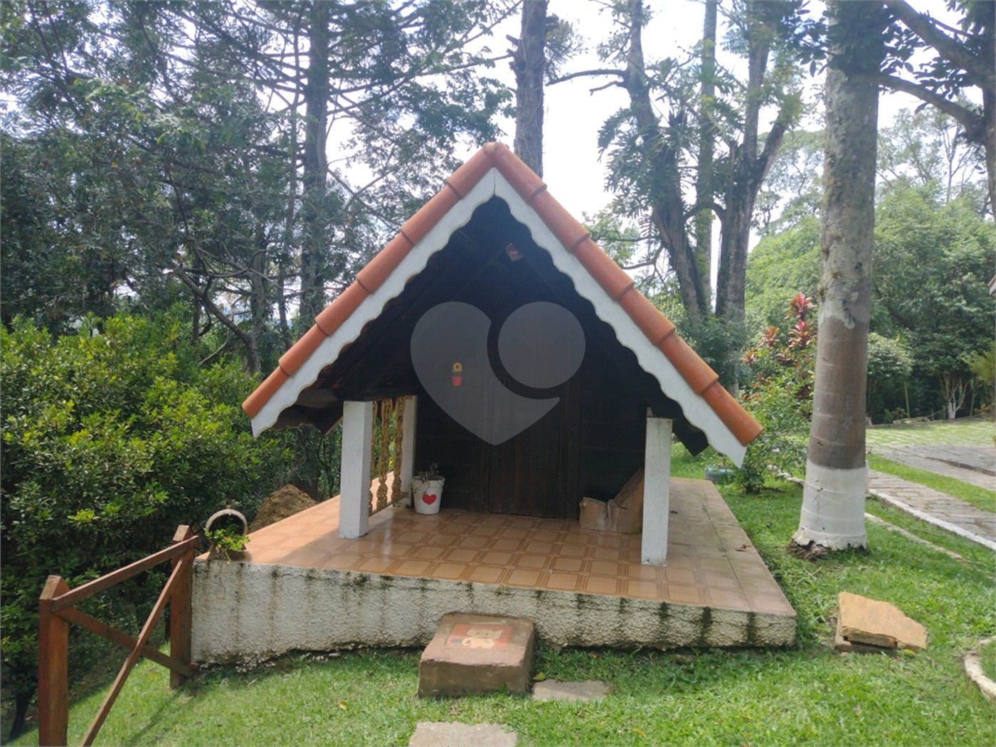 Casa à venda com 4 quartos, sendo 2 suítes,  no condomínio Cinco Lagos, Mairiporã - SP