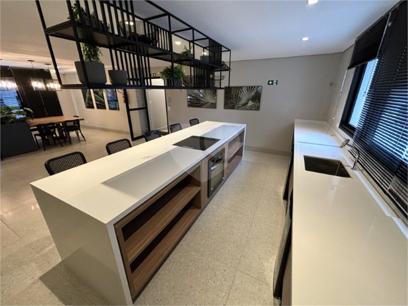 Apartamento com dois dormitórios, sem vaga de garagem, 2 minutos da estação Republica