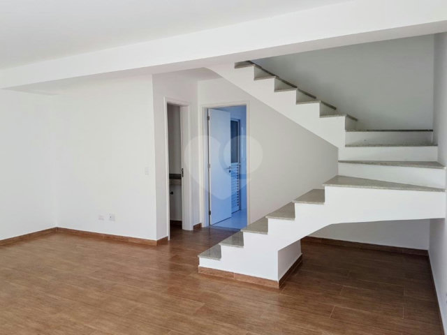 Sobrado à venda com 3 quartos, sendo 1 suíte,  em Jardim Prudência, São Paulo, SP