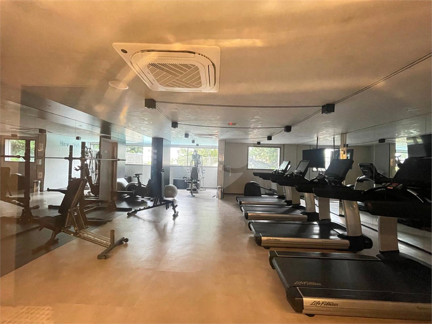 Apartamento à venda com 3 quartos, sendo 1 suíte, em Indianópolis, São Paulo, SP