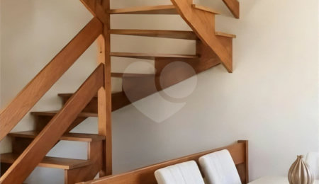 Casa à venda com 3 quartos, sendo 1 suíte, no condomínio Morada do Horto, São Paulo - SP