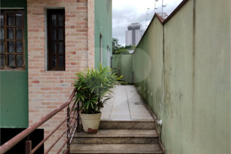 Sobrado à venda com 4 quartos, sendo 1 suíte, em Jardim Monte Kemel, São Paulo, SP