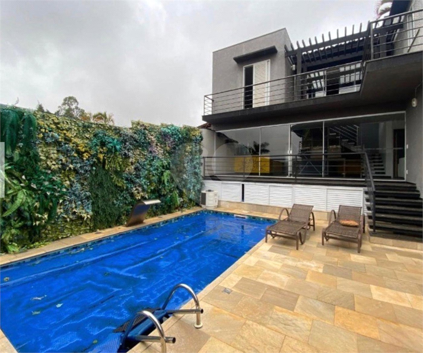 Casa para alugar com 5 quartos, sendo 3 suítes,  em Vila Oliveira, Mogi das Cruzes, SP