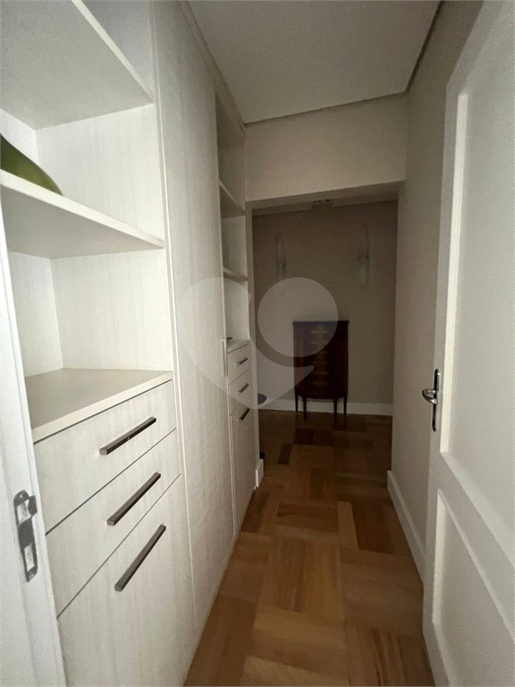 Apartamento à venda com 4 quartos, sendo 2 suítes,  em Vila Oliveira, Mogi das Cruzes, SP