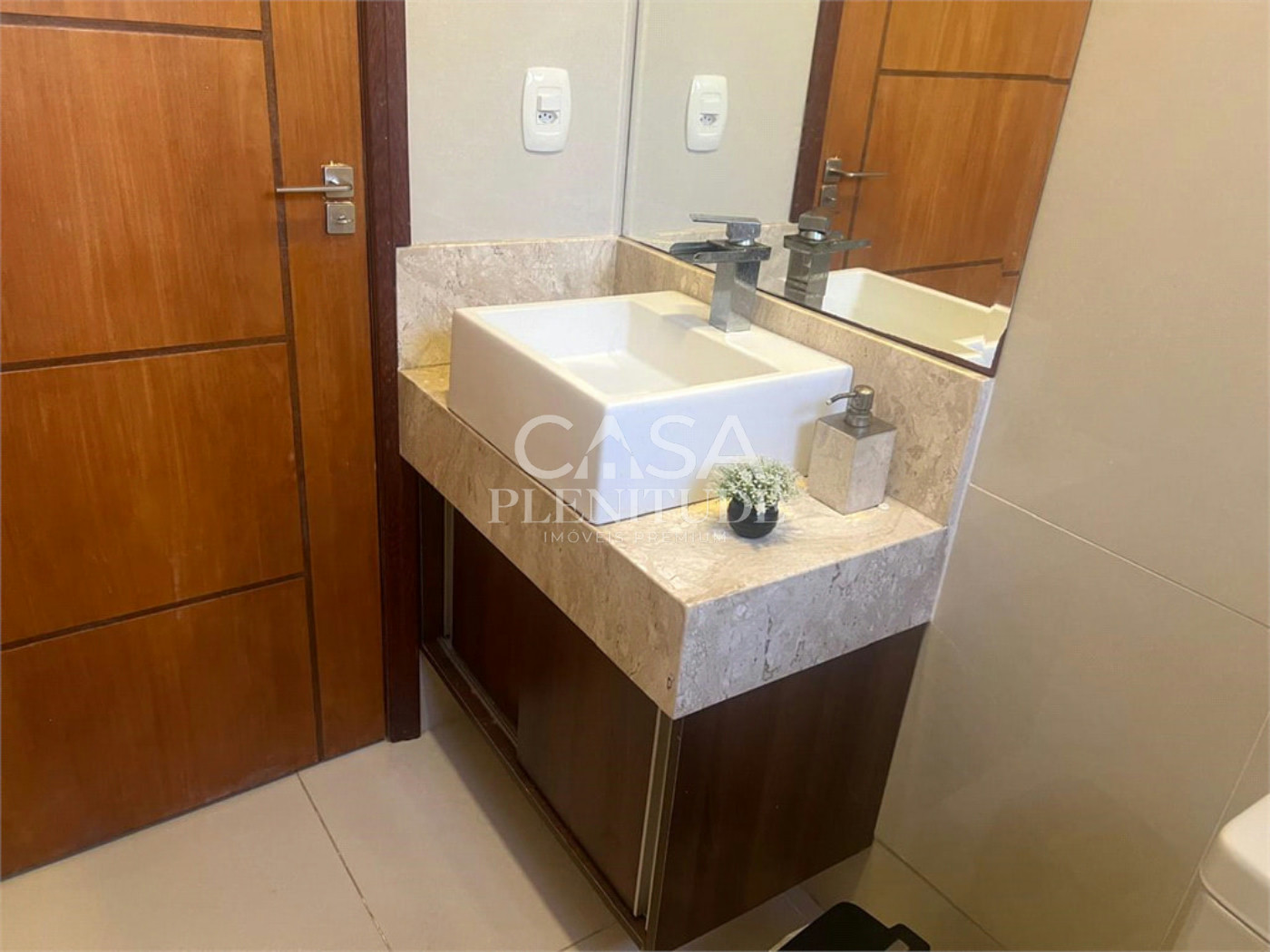 Sobrado à venda com 3 quartos, sendo 1 suíte, em Jardim Santa Marta, Sorocaba, SP