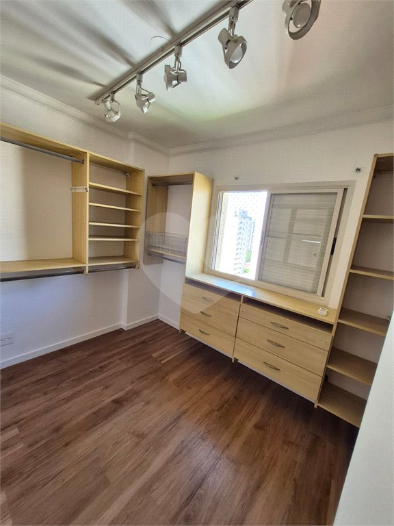 Apartamento para venda em Moema com 2 quartos, sendo 1 suíte, 1 vaga, 62 m²