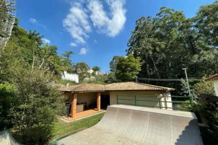 Casa à venda com 4 quartos, sendo 1 suíte,  em Vila Morumbi, São Paulo, SP