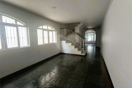Sobrado à venda com 3 quartos, sendo 1 suíte,  em Jardim Esmeralda, São Paulo, SP
