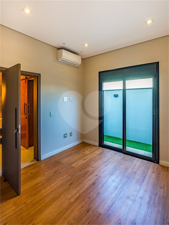 Casa à venda com 3 quartos, sendo 2 suítes, no condomínio Residencial Mont'alcino, Valinhos - SP
