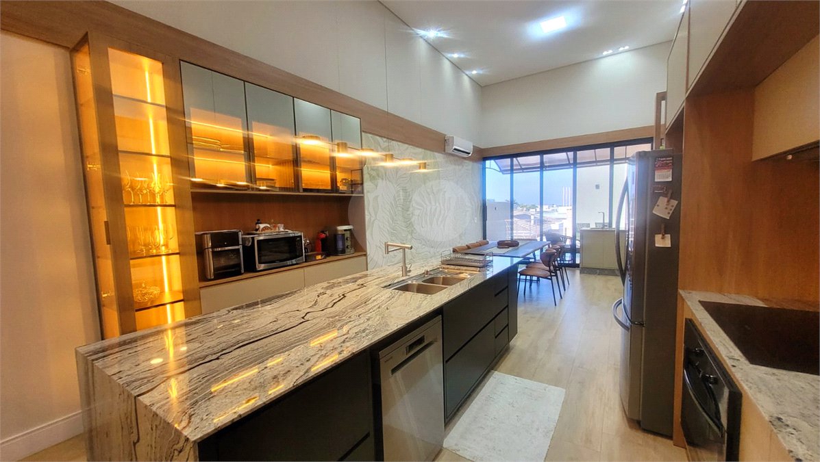 Casa à venda com 4 suítes no condomínio Sta Morriz, Campinas - SP