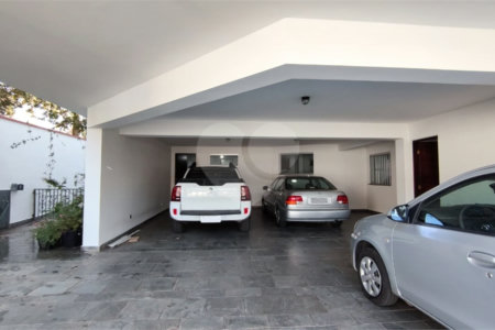 Sobrado à venda com 4 quartos, sendo 2 suítes, em Interlagos, São Paulo, SP
