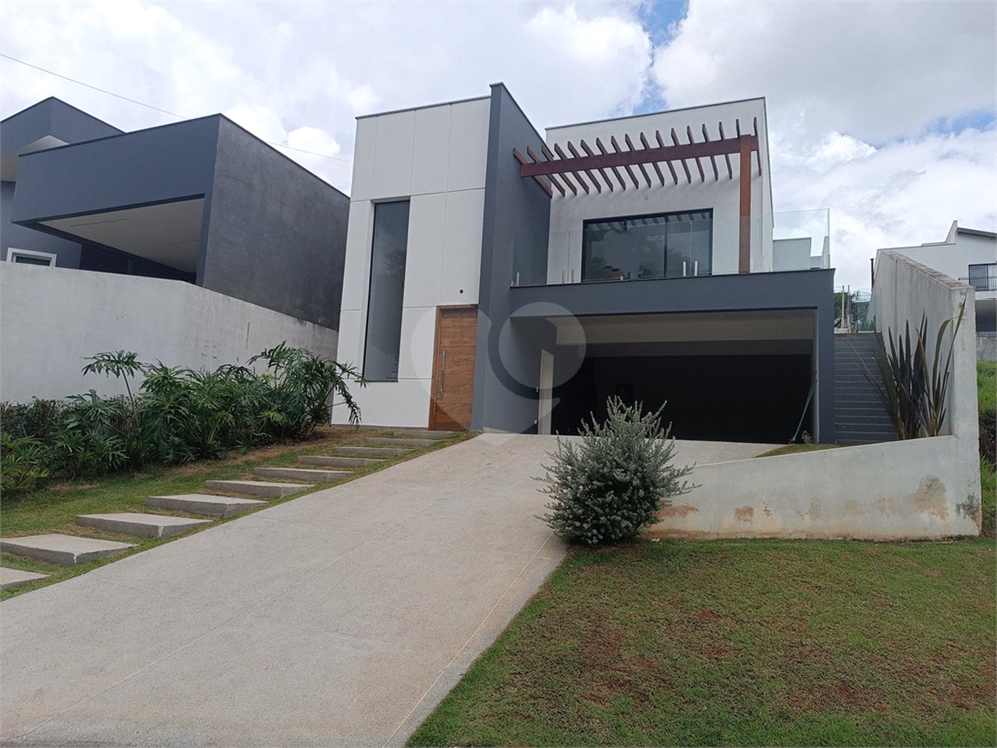 Casa à venda com 3 suítes no condomínio Altos de São Roque, São Roque - SP