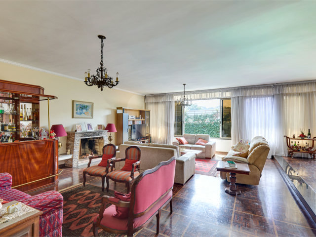 Casa de Vila à venda com 4 quartos, sendo 3 suítes,  em Alto da Boa Vista, São Paulo, SP