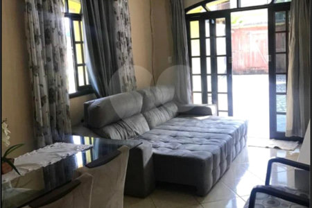 Casa à venda com 2 quartos, sendo 1 suíte, no condomínio Colinas, Rio de Janeiro - RJ