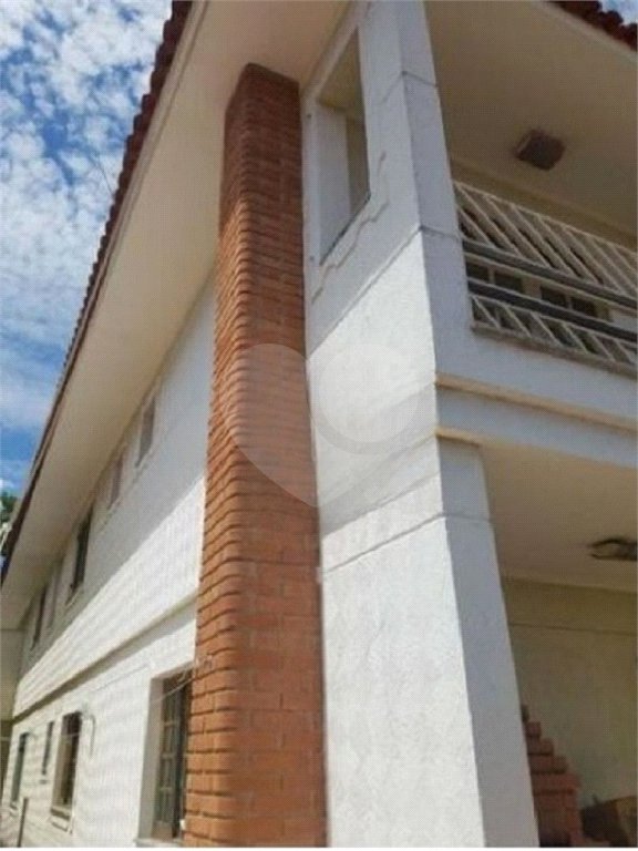 Sobrado à venda com 4 quartos, sendo 3 suítes, em Vila Irmãos Arnoni, São Paulo, SP