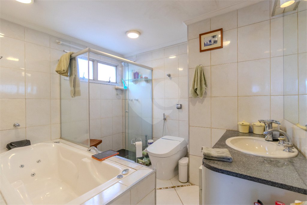 Apartamento à venda com 4 quartos, sendo 1 suíte, em Chácara Santo Antônio, São Paulo, SP